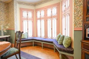 beautiful original bay window with seating